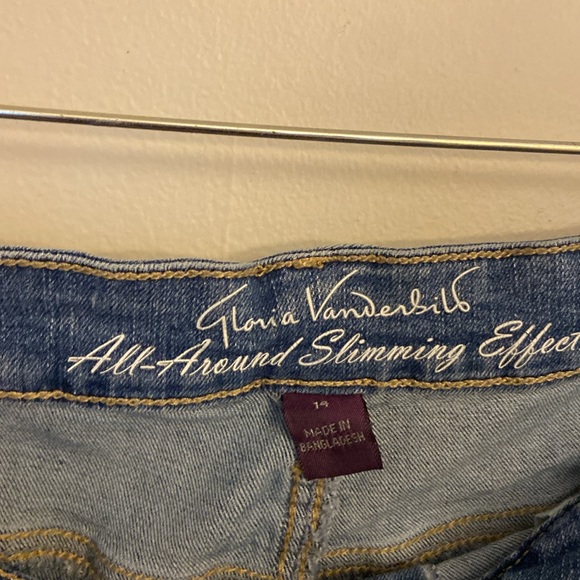 ⭐️Gloria Vanderbilt High rise Denim jean shorts pleated front size 14 - Picture 4 of 4